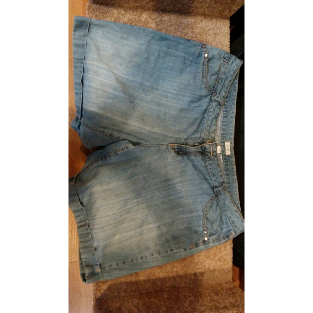 Metro 7 denim shorts .